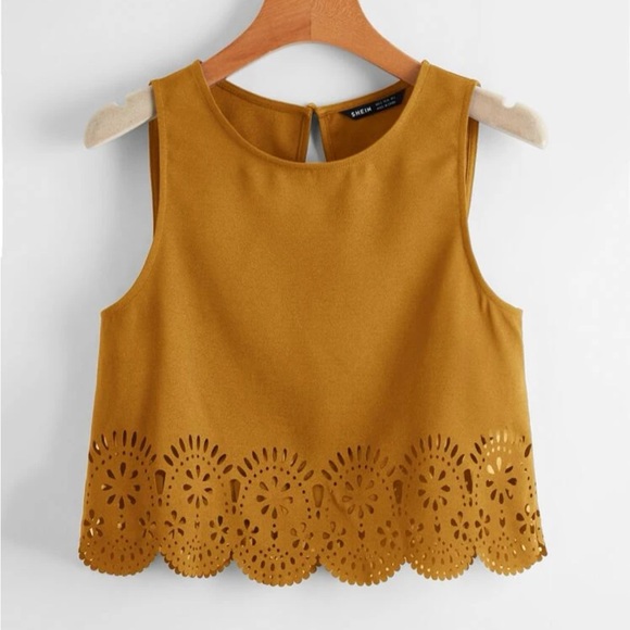 Mustard yellow scallop trim top - Picture 1 of 3